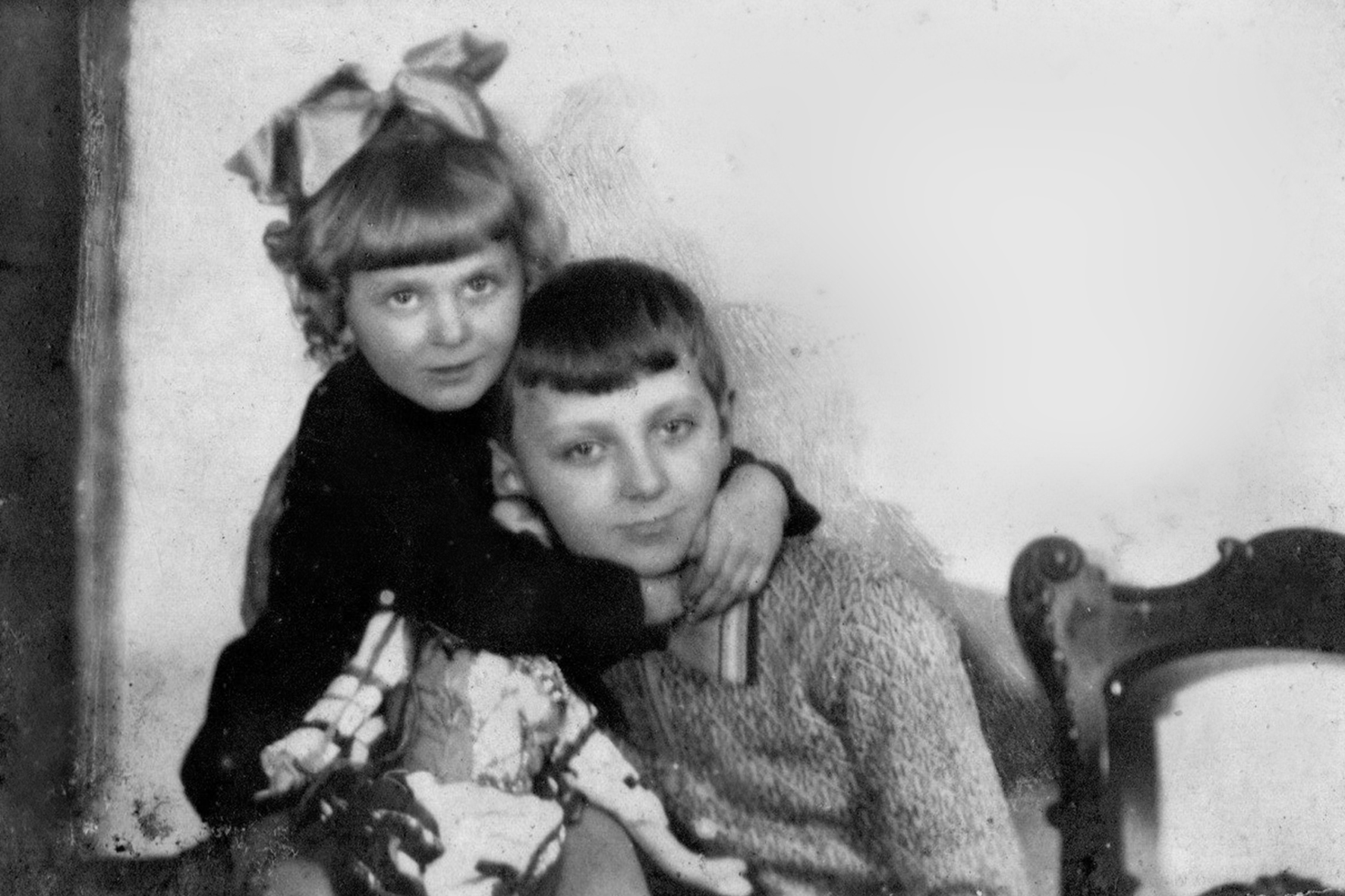 Mieczysław, zwany Sławkiem, i Bożena - dzieci Mieczysława Tytusa Kowalskiego i Marii z Maleckich.